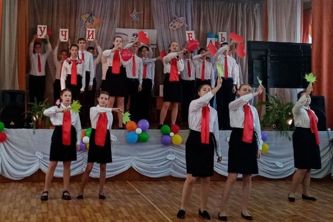 В школе №18 торжественно закрыли Год педагога и наставника фото 3