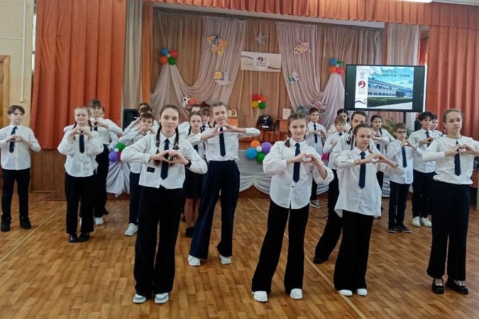 В школе №18 торжественно закрыли Год педагога и наставника фото 7