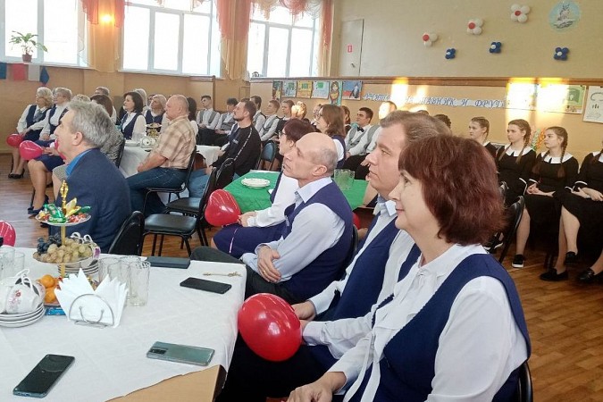 В школе №18 торжественно закрыли Год педагога и наставника фото 4