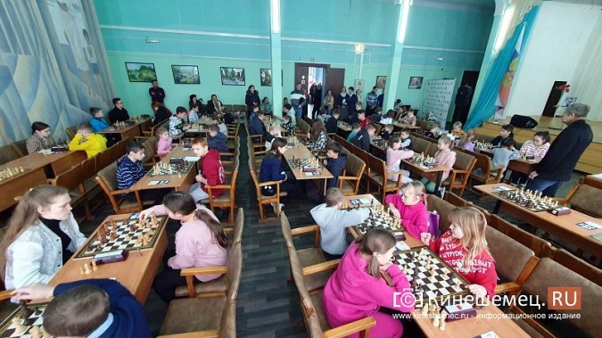 Шахматисты из 4 регионов приехали в Кинешму на турнир памяти разведчика ВДВ Ильи Филина фото 18