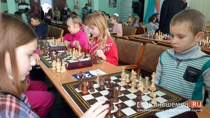 Шахматисты из 4 регионов приехали в Кинешму на турнир памяти разведчика ВДВ Ильи Филина фото 17