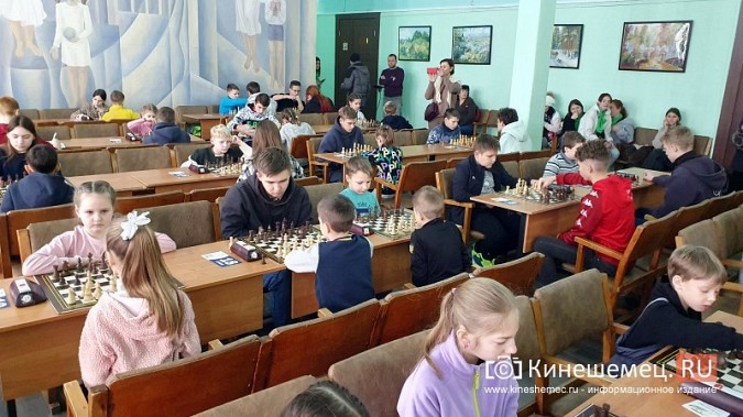 Шахматисты из 4 регионов приехали в Кинешму на турнир памяти разведчика ВДВ Ильи Филина фото 4