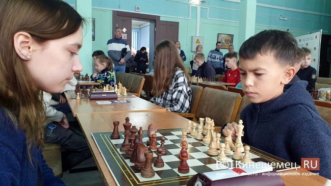 Шахматисты из 4 регионов приехали в Кинешму на турнир памяти разведчика ВДВ Ильи Филина фото 9