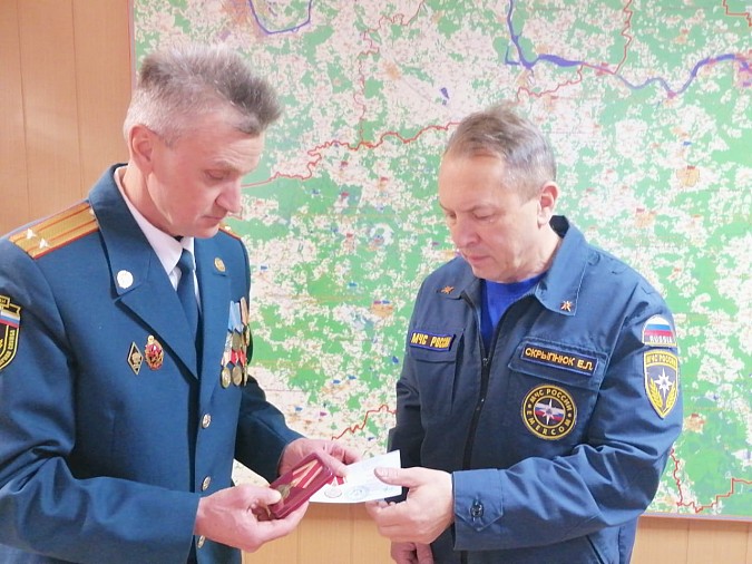 В Кинешме чествовали ветерана пожарной охраны Евгения Скрыпнюка фото 4