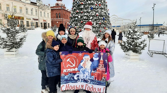 В центре Кинешмы прошла акция «Красный Новый год» фото 2