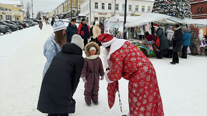 В центре Кинешмы прошла акция «Красный Новый год» фото 5