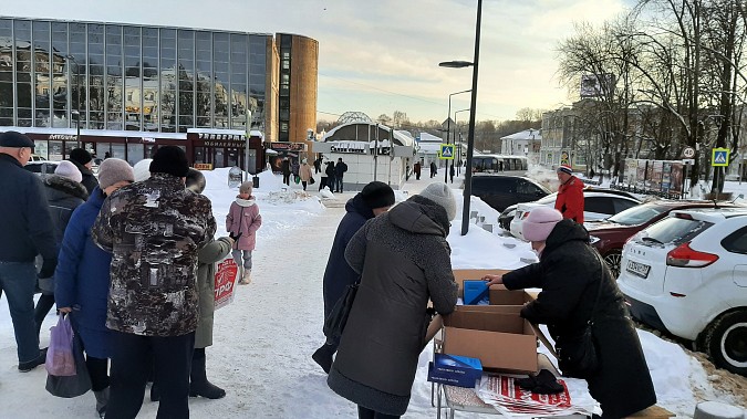 В центре Кинешмы прошла акция «Красный Новый год» фото 3