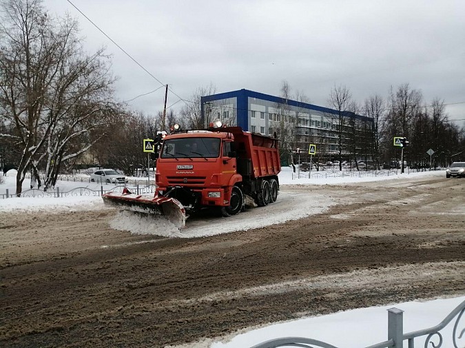 УГХ ликвидирует последствия снежного циклона «Ваня» фото 2