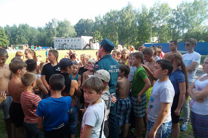 Огнеборцы в Кинешме проводят месячник безопасности фото 5