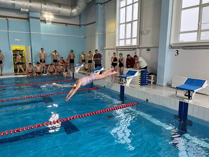 В Кинешме студенты колледжей выполнили нормативы ГТО по плаванию фото 2