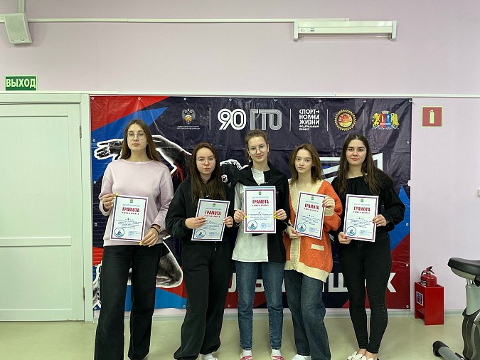 В Кинешме студенты колледжей выполнили нормативы ГТО по плаванию фото 10