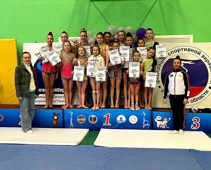 В Кинешме прошел новогодний турнир по спортивной акробатике «Полный вперед» фото 2