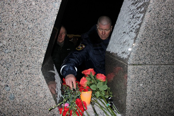 В Кинешме зажгли свечи в память о 44-й годовщине ввода советских войск в Афганистан фото 14