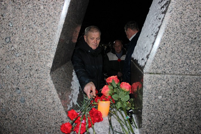 В Кинешме зажгли свечи в память о 44-й годовщине ввода советских войск в Афганистан фото 13