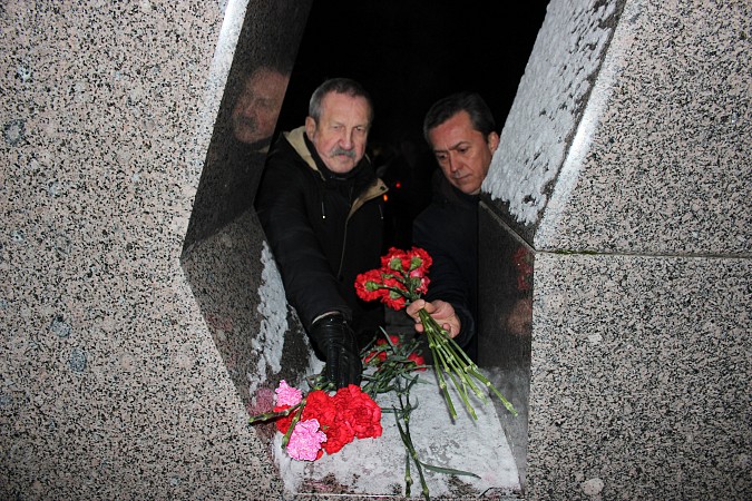 В Кинешме зажгли свечи в память о 44-й годовщине ввода советских войск в Афганистан фото 8