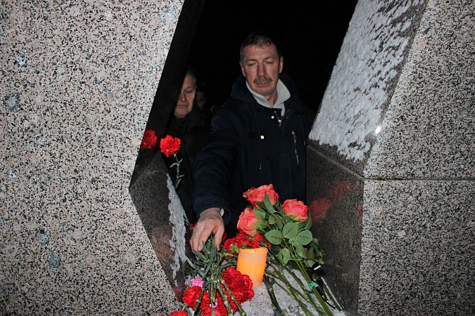 В Кинешме зажгли свечи в память о 44-й годовщине ввода советских войск в Афганистан фото 12