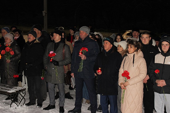 В Кинешме зажгли свечи в память о 44-й годовщине ввода советских войск в Афганистан фото 2