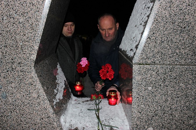 В Кинешме зажгли свечи в память о 44-й годовщине ввода советских войск в Афганистан фото 7