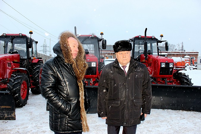 Коммунальщики Кинешмы получили три новых трактора фото 3