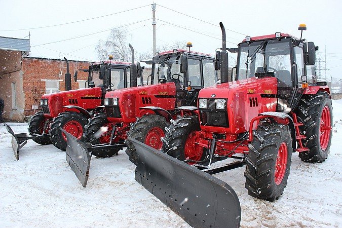 Коммунальщики Кинешмы получили три новых трактора фото 2