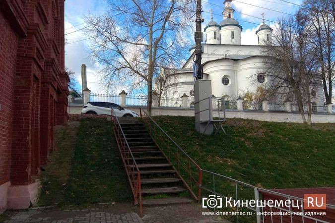 Суд обязал принять разваливающуюся лестницу у Красных рядов в муниципальную собственность фото 2