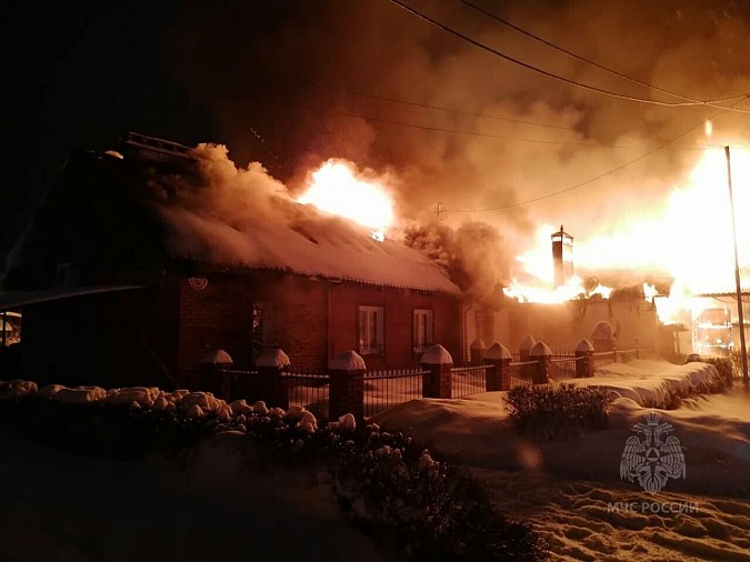 В новогоднюю ночь загорелся жилой дом на ул.Декабристов фото 2