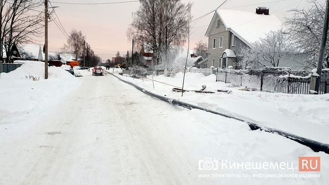 Улицу Декабристов в Кинешме заливает стоками из канализационного коллектора фото 4