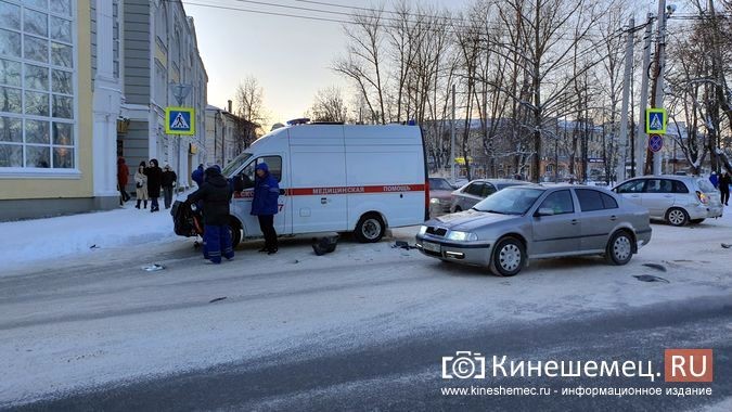 Машина скорой помощи попала в ДТП в центре Кинешмы фото 2