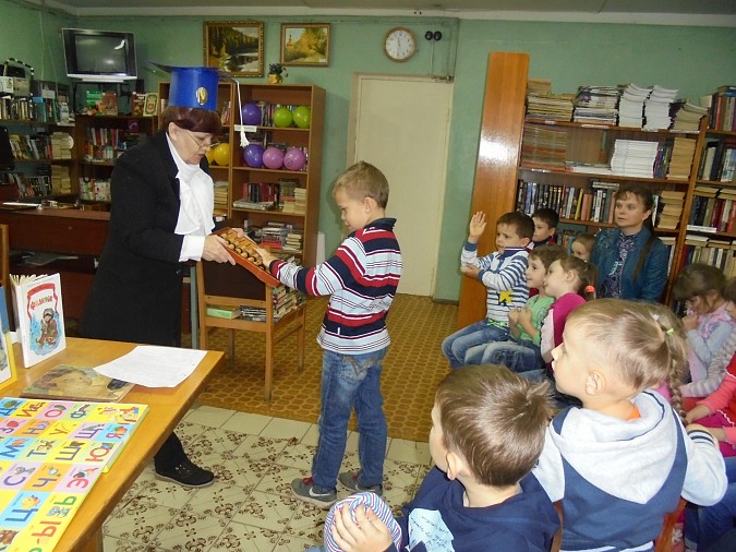 Дошкольники отметили День знаний с магистром околовсяческих наук в Кинешме фото 3