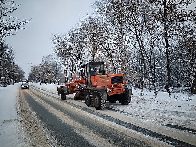УГХ расчищает и расширяет дороги в микрорайонах города фото 7