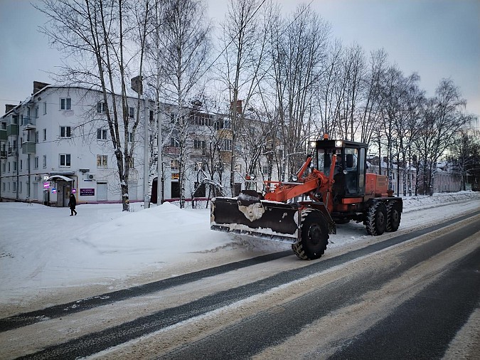 УГХ расчищает и расширяет дороги в микрорайонах города фото 4