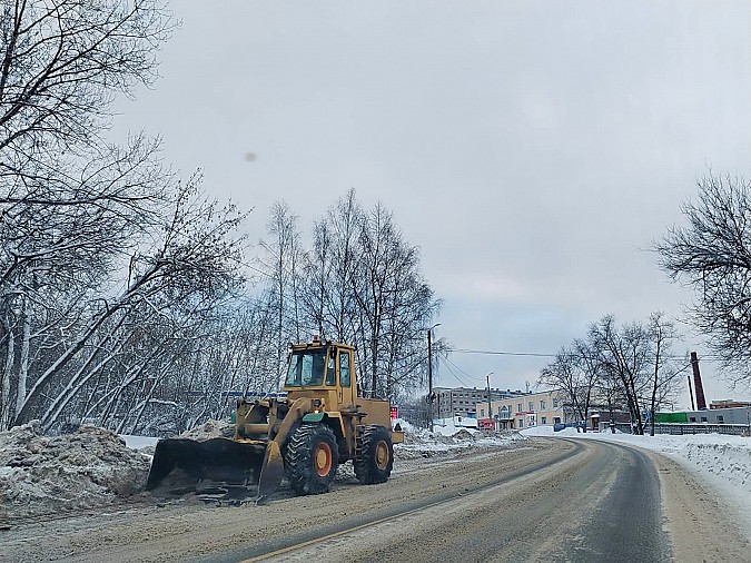 УГХ расчищает и расширяет дороги в микрорайонах города фото 5