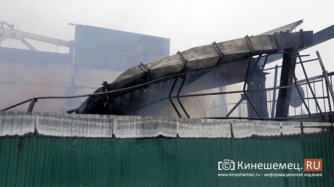 В Кинешме ликвидируют последствия пожара на складе нетканых материалов на ул.Окружной фото 9