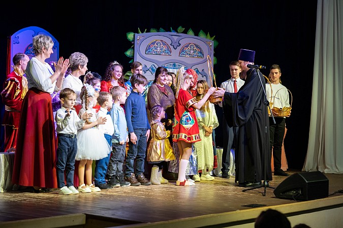 В Кинешме прошла епархиальная Рождественская елка фото 8