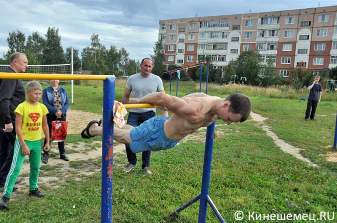 Мастера уличной гимнастики в Кинешме завершили летний сезон фото 12
