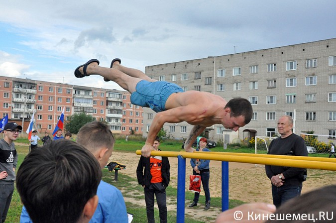 Мастера уличной гимнастики в Кинешме завершили летний сезон фото 5