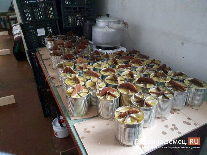 В храме Кинешмы начали изготавливать маскировочные сети и блиндажные свечи для СВО фото 2