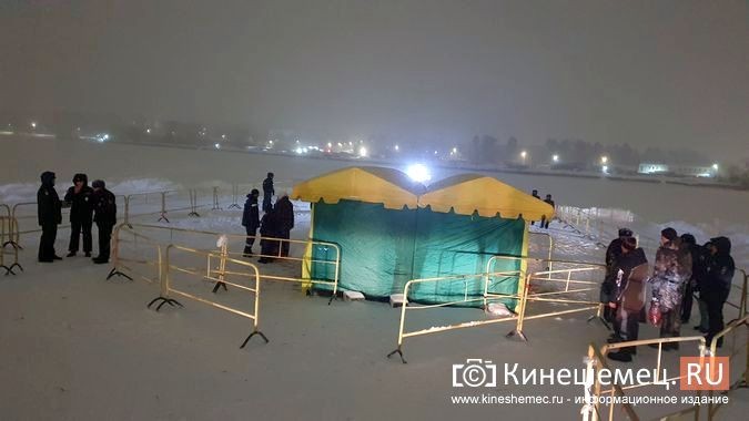 Несмотря на снежный буран кинешемцы пришли окунуться в иордань фото 19