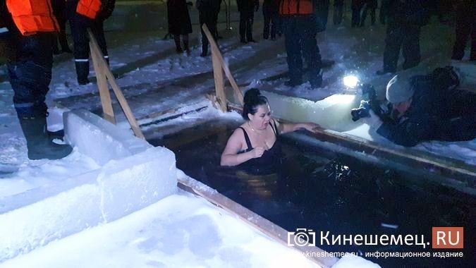 Несмотря на снежный буран кинешемцы пришли окунуться в иордань фото 7