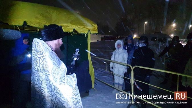Несмотря на снежный буран кинешемцы пришли окунуться в иордань фото 4