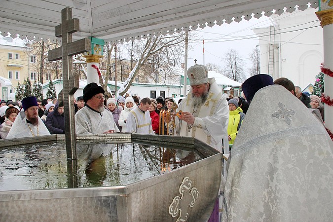 Епископ Кинешемский и Палехский Иларион совершил чин Великого освящения воды фото 3