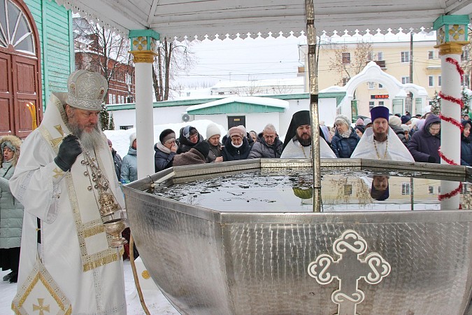 Епископ Кинешемский и Палехский Иларион совершил чин Великого освящения воды фото 5