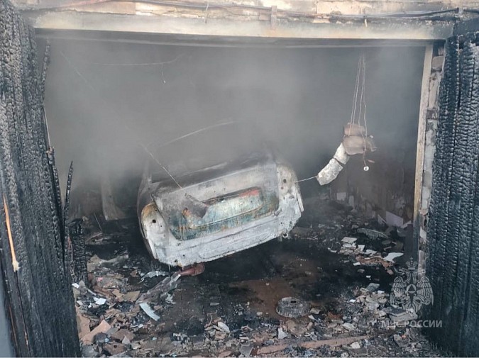 В гараже на ул.Шуйской загорелась «Лада Калина» фото 2
