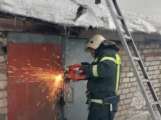 В Заволжске сгорели четыре секционных сарая фото 2