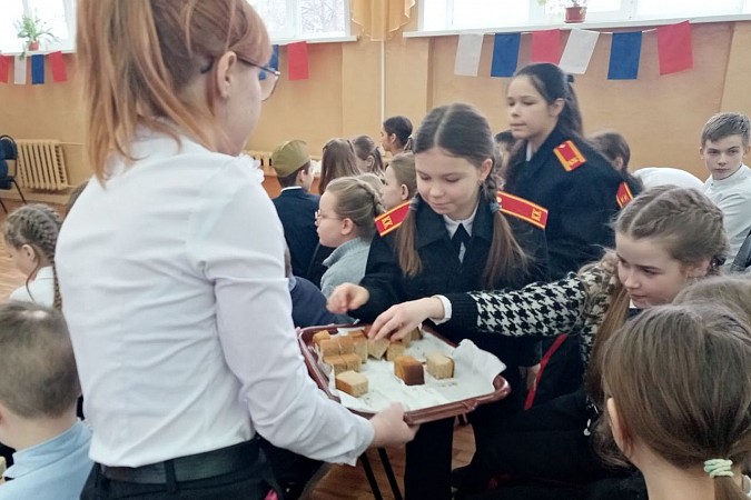 В школе №18 вспомнили тяжелые дни блокадного Ленинграда фото 13
