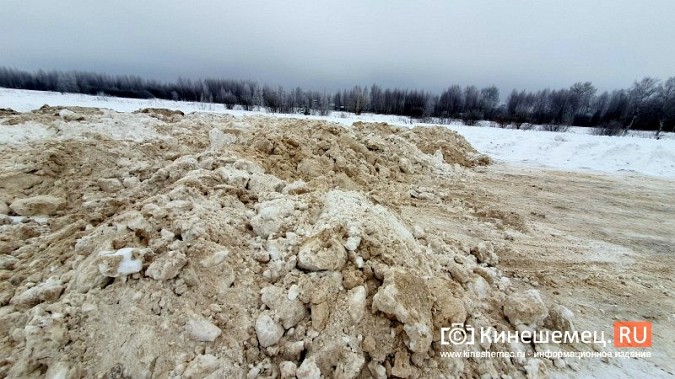 Весь снег с улиц Кинешмы вывозится в поле напротив городского кладбища в «Сокольниках» фото 3