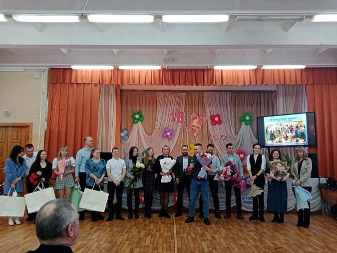 В школе №18 состоялся традиционный вечер встречи выпускников фото 3