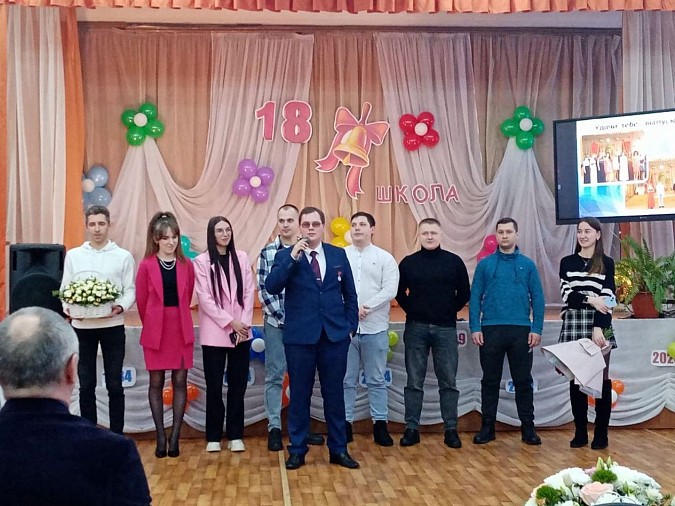 В школе №18 состоялся традиционный вечер встречи выпускников фото 4