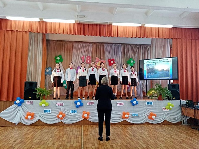 В школе №18 состоялся традиционный вечер встречи выпускников фото 7