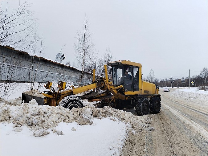 УГХ вывозит снег с Кузнецкого моста фото 3